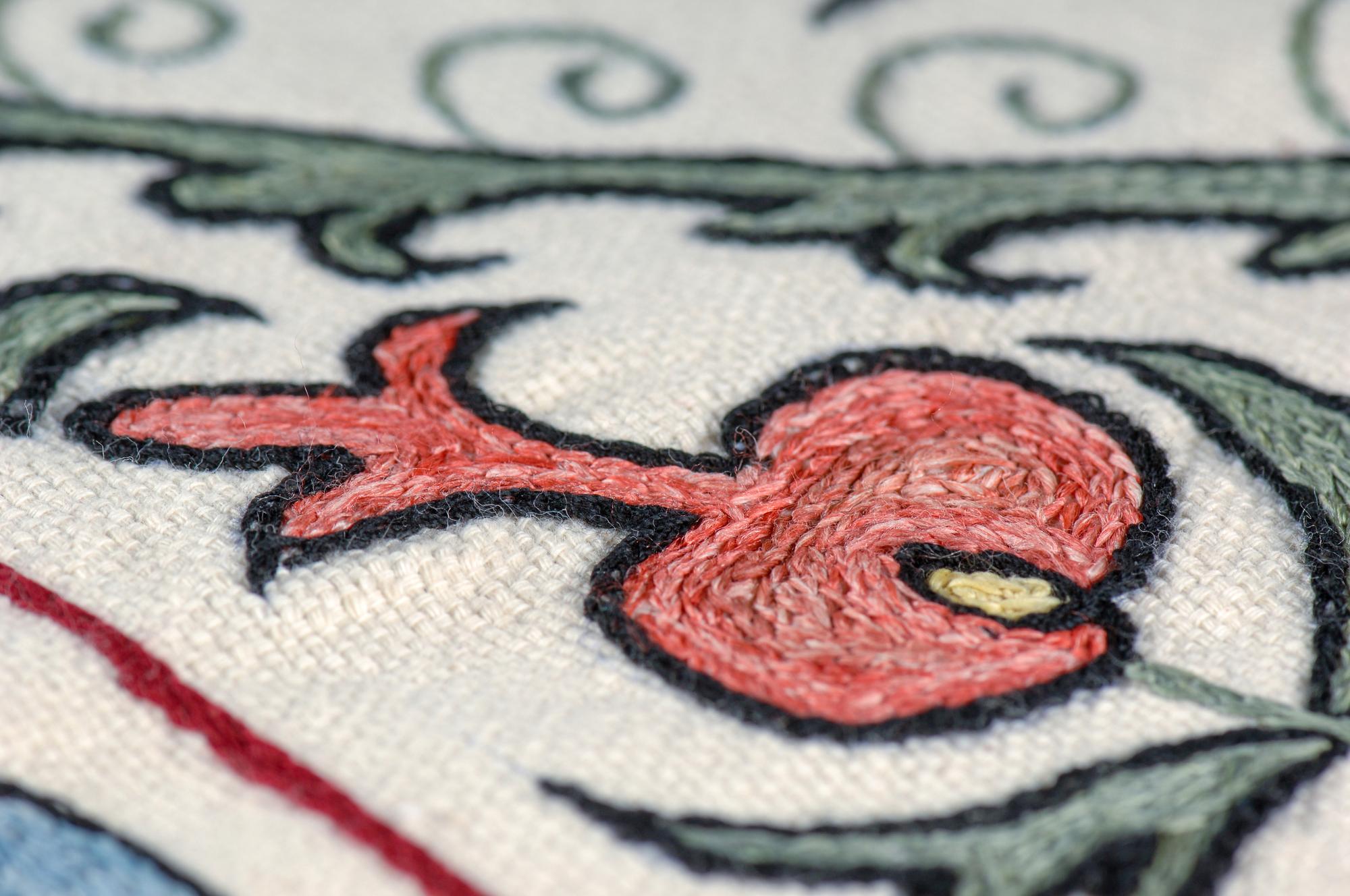 Broderie contemporană pe pânză naturală